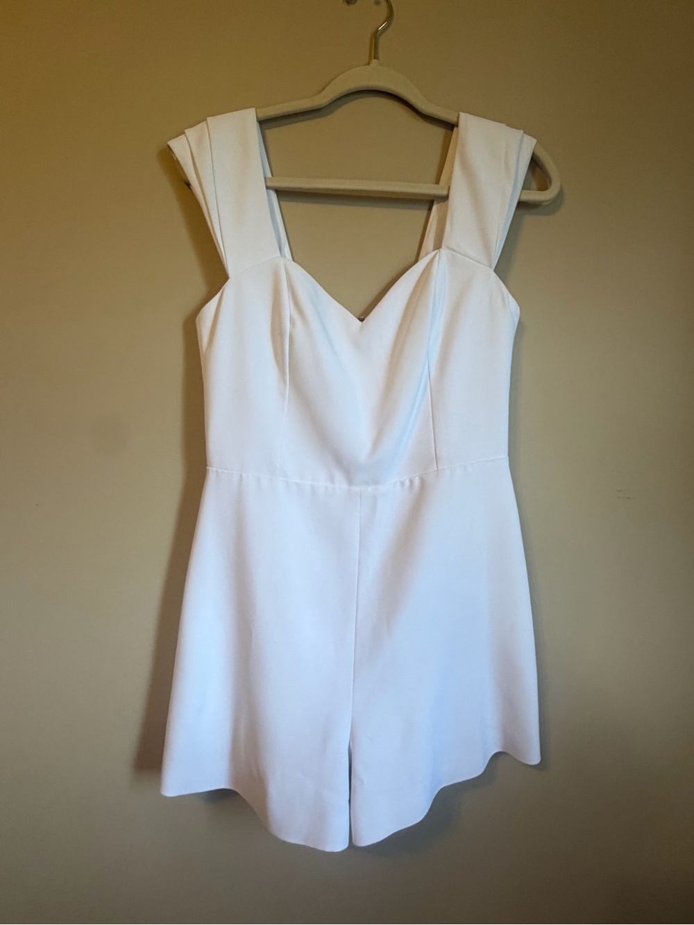 Alice & Olivia White Sleeveless V-Neck Romper Dress